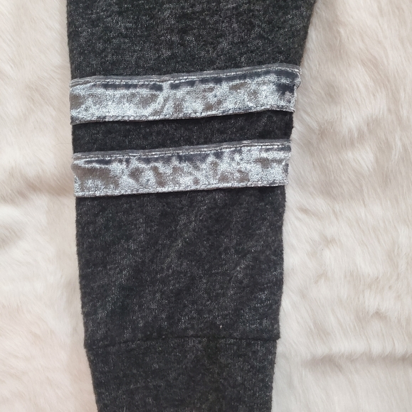 Gray Hoodie With Skull - Picture 10 of 14